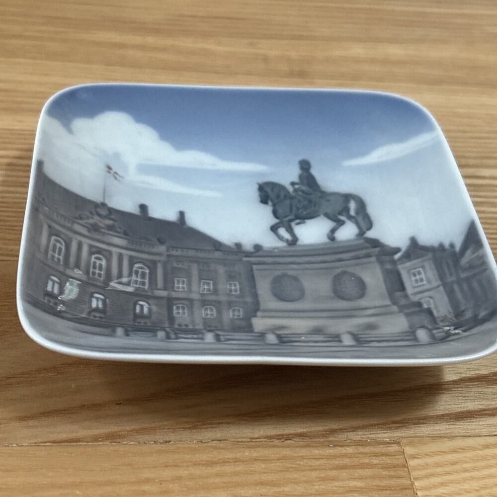 Royal Copenhagen Denmark Amalienborg Palace D3671 Porcelain Ring Dish Vintage - Picture 8 of 8